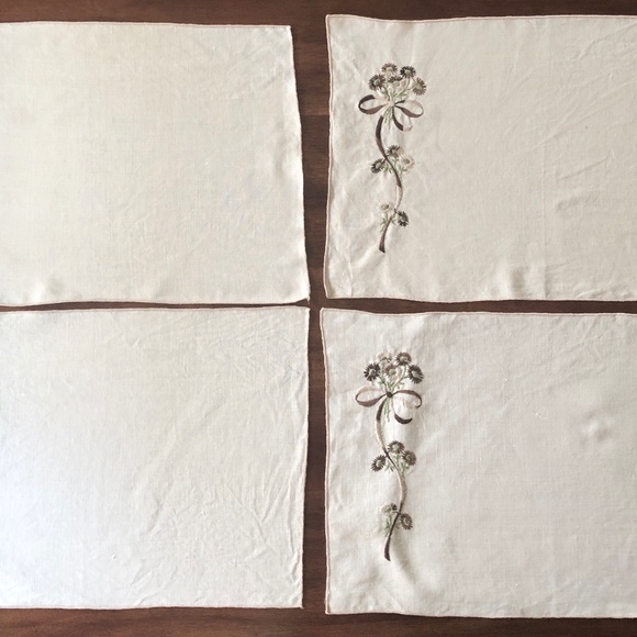 Vintage Daisy Embroidered Linen Placemats set of 4 - Picture 2 of 7